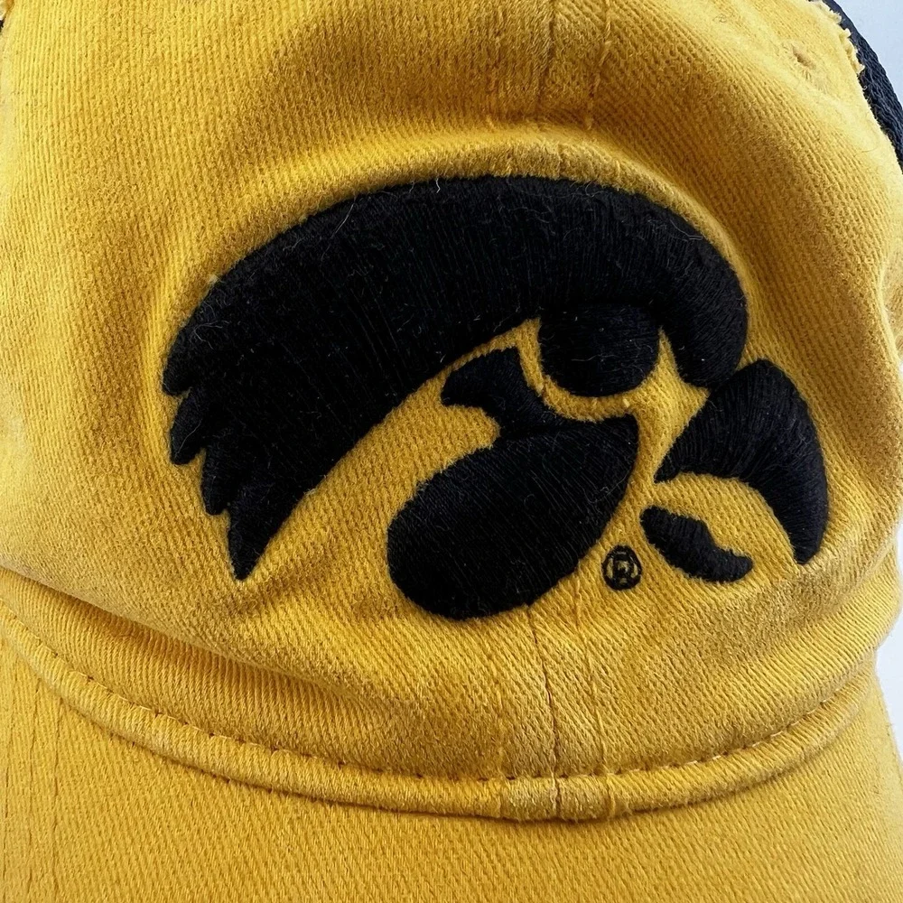 Nike Iowa Hawkeyes Distressed Flex Fit Hat Yellow Black Heritage86 OSFM